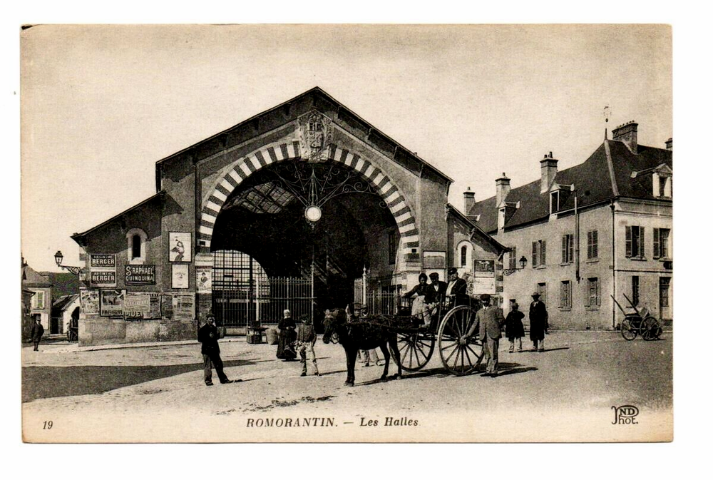 Vintage Postcard Romorantin Horse Driven Market France
