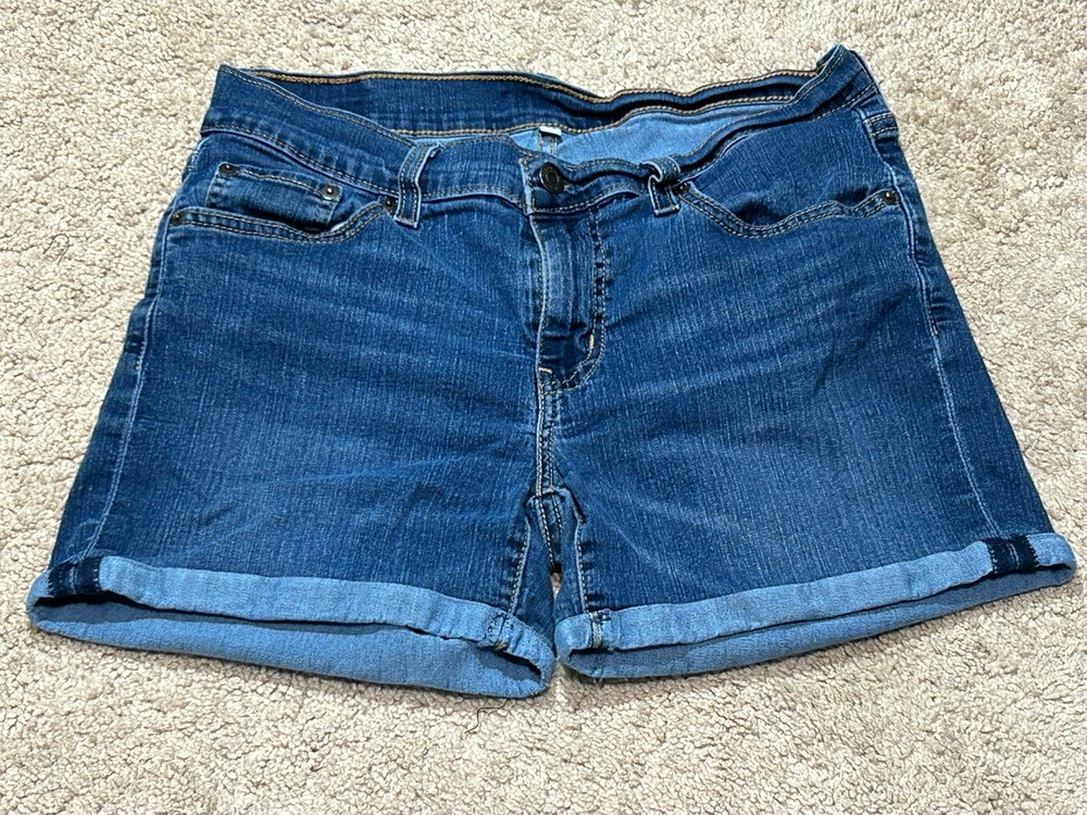 Levi Women's Shorts Size 29 Blue Denim Medium Wash Roll Up Classic Casual