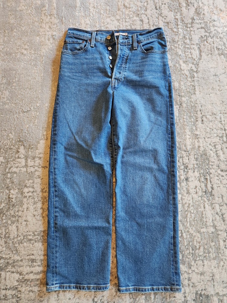 Levis Wedgie Ribcage Straight Button Fly Women's Jeans in Size 27 for a Flattering Fit