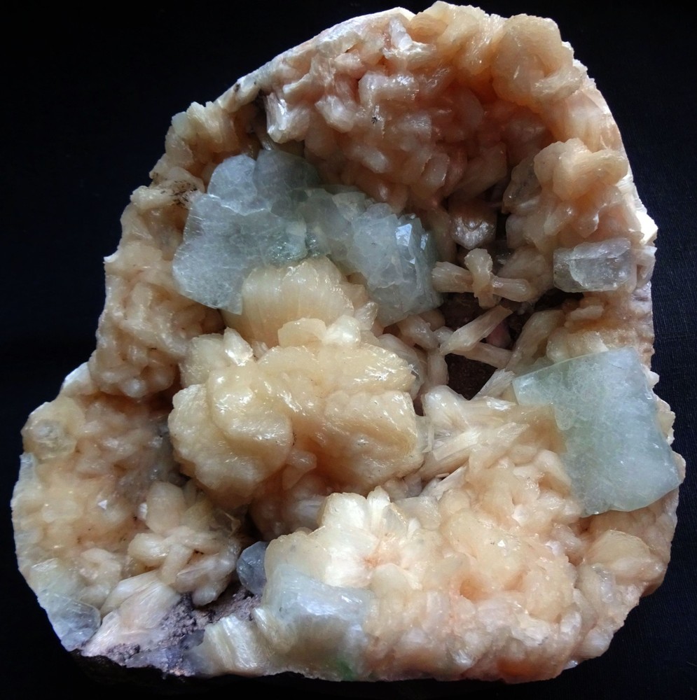 STUNNING GREEN APOPHYLLITE CUBES W/ STILBITE FORMAT BASE SEMI GEODE MINERALS SPE