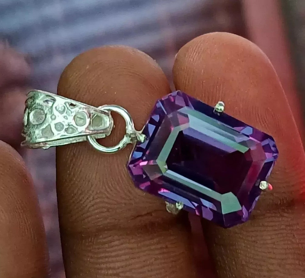 29.98 Ct Natural Color Change Alexandrite Gemstone Pendant in 925 Silver Certified