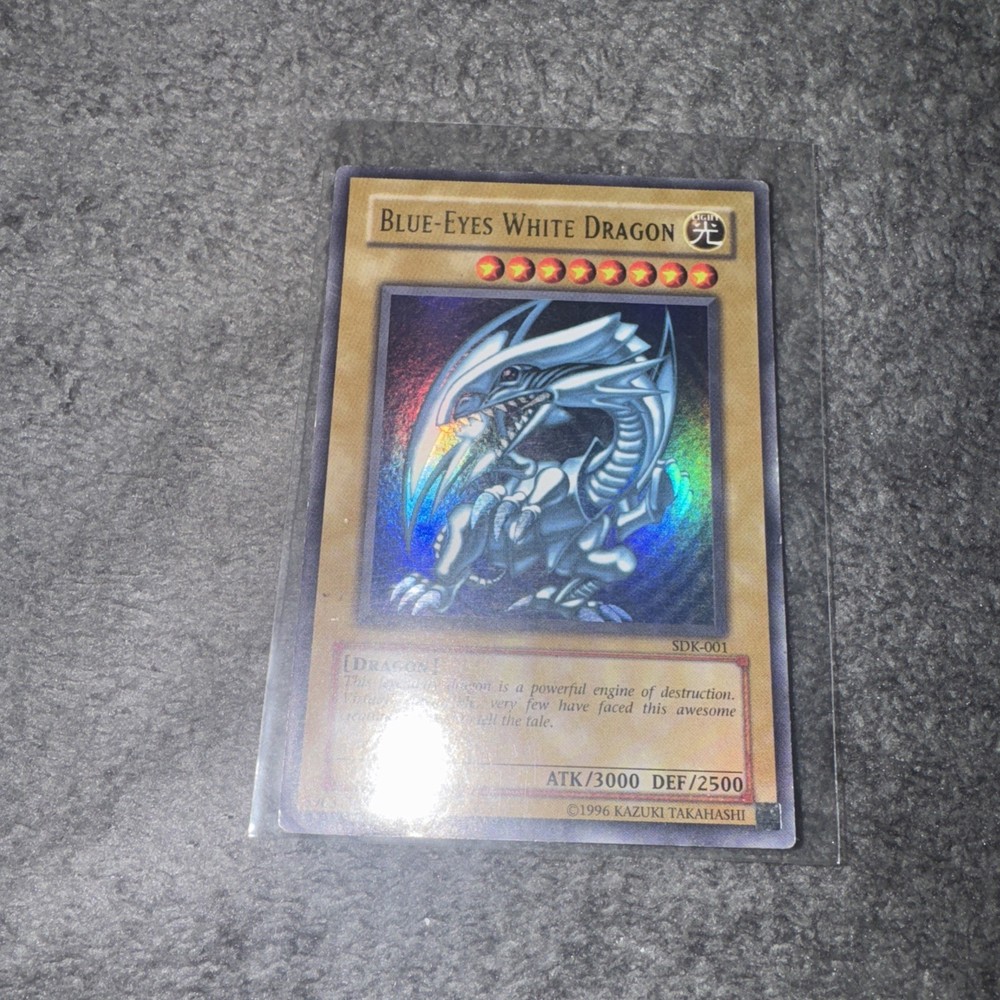 Blue-Eyes White Dragon SDK-001 Ultra Rare Mint Playable Yugioh TCG Card