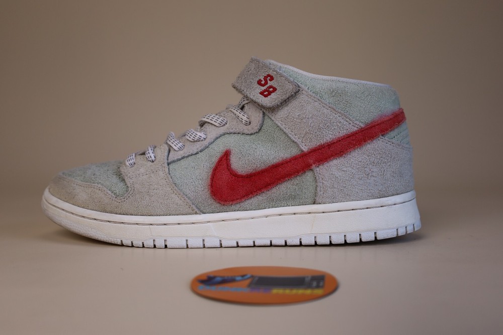 Size 9 - Nike SB Dunk Mid White Widow