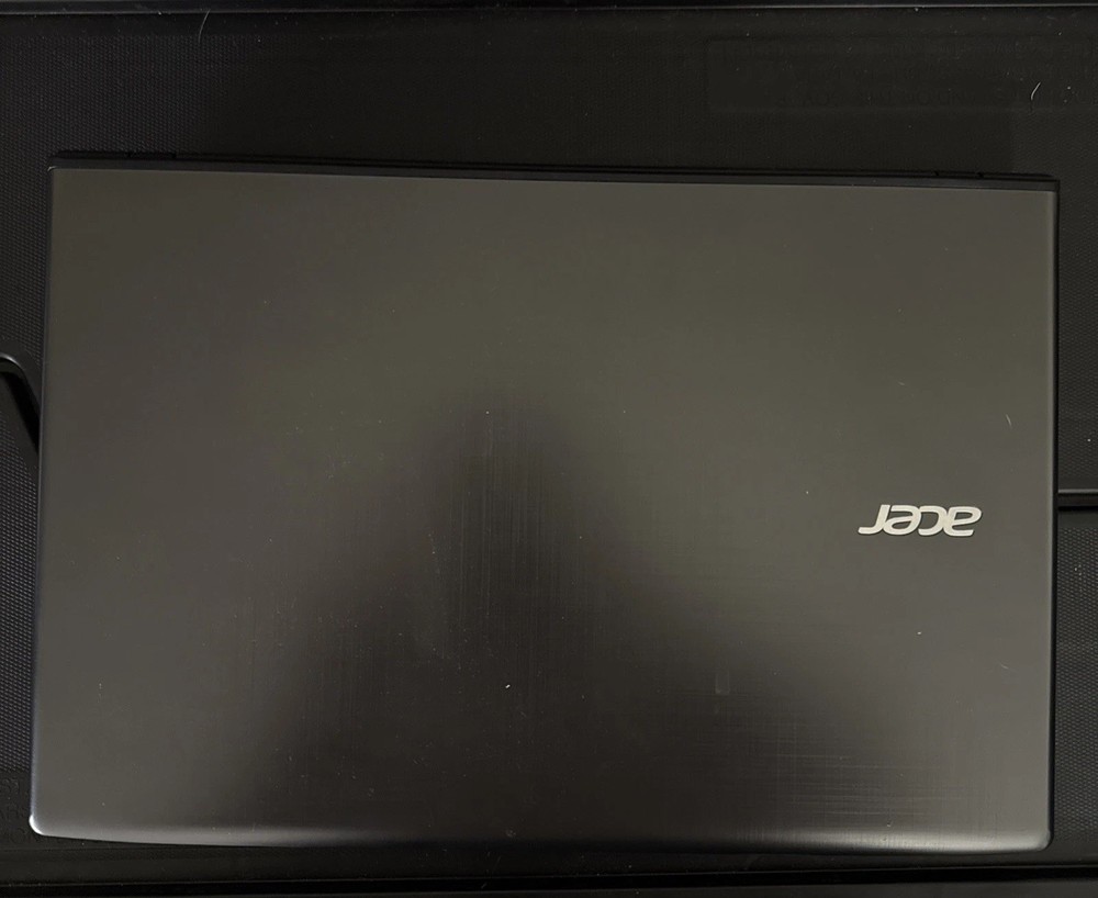 Acer Aspire E15 (E5-567-392H) 15.6” Intel UHD Core i3 8th Gen | 6GB RAM