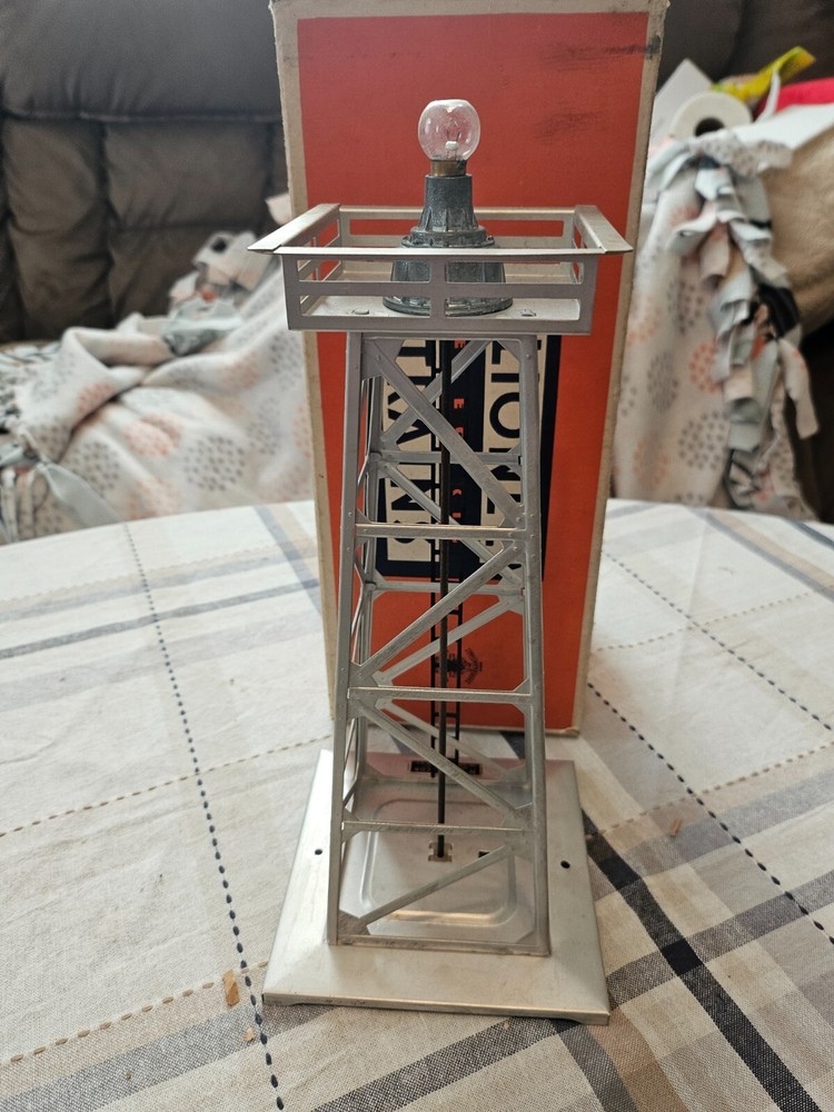Lionel #394 Light Beacon with Original Vintage Box