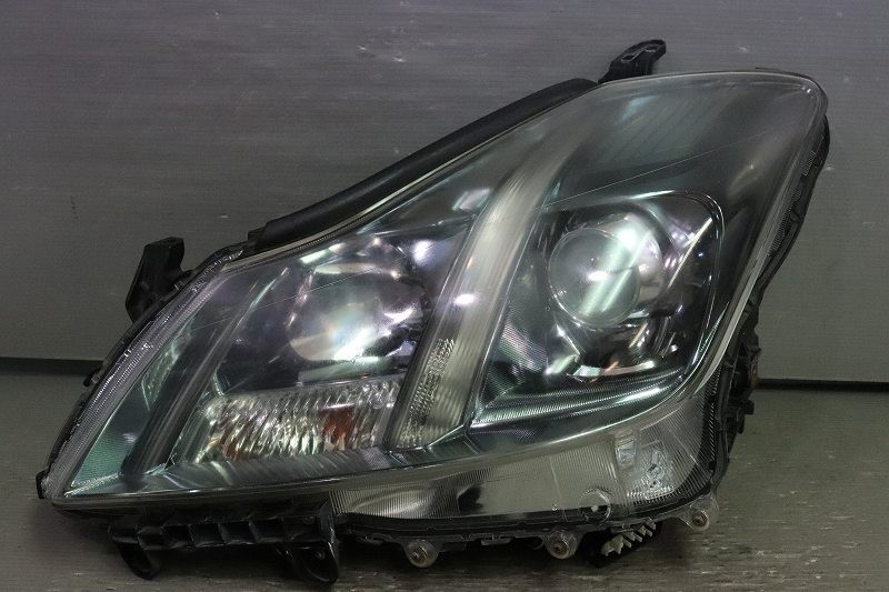 Stanley OEM Left HID Headlamp for Toyota Crown Athlete GRS204 GRS208 Used  