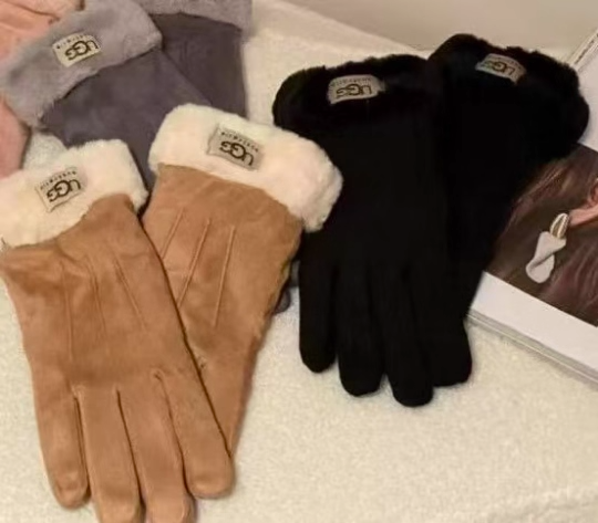 UG* Ladies Gloves Fleece Lined ~ Touchscreen. Brand New With tags One Size @/