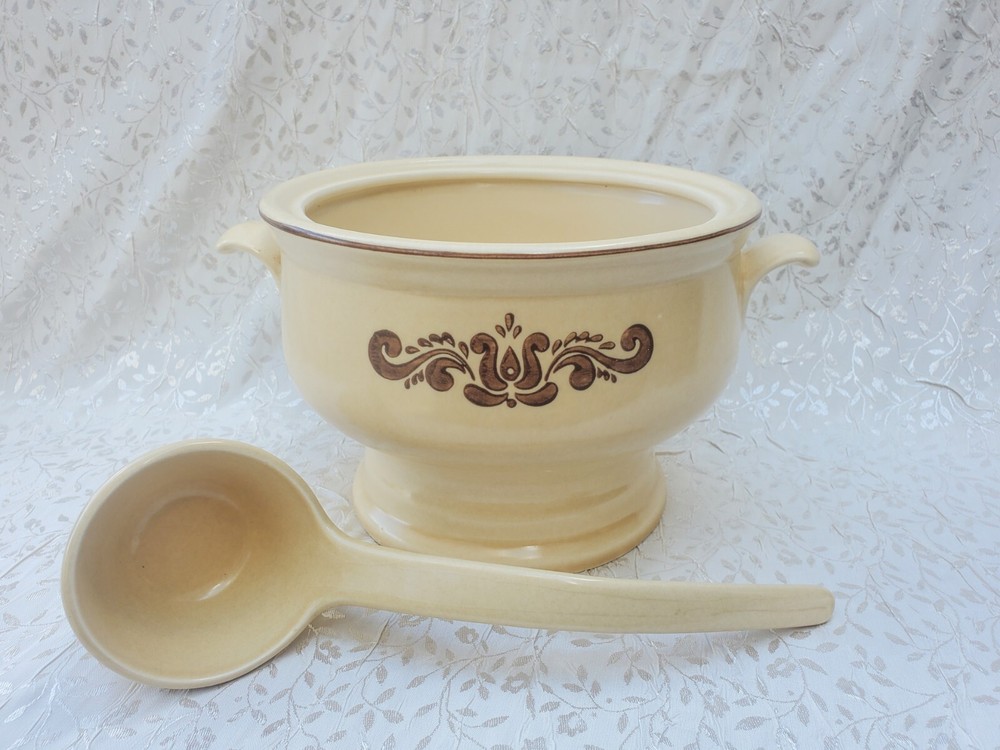 Discontinued Pfaltzgraff Soup Tureen With Ladle (Village Pattern) Vintage...