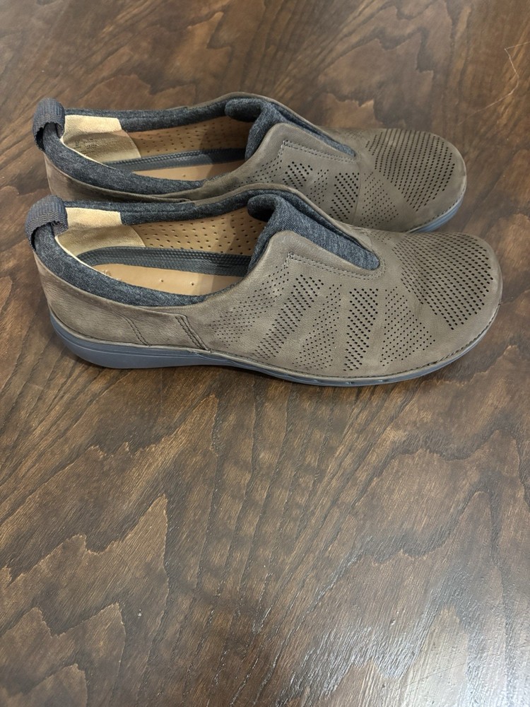 Clark’s Unstructured Brown Perforated Slip On Shoes Women’s Size 8M