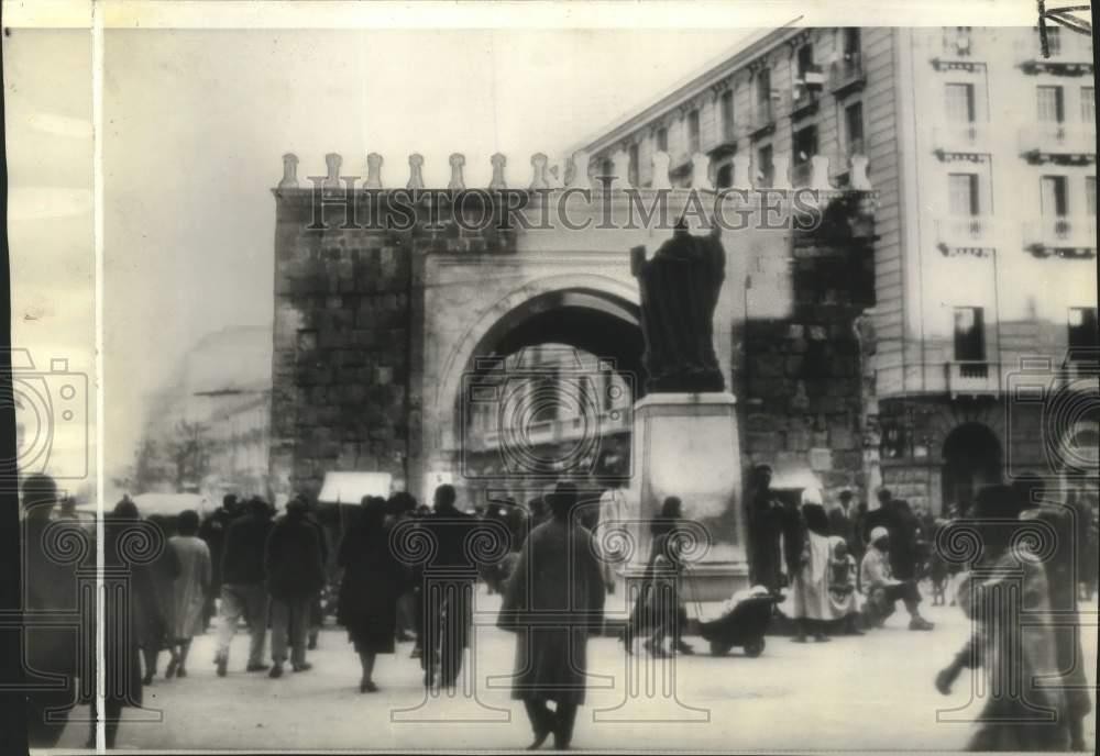 1942 Press Photo Fighting in the streets near the Porte de France gate, Tunis,