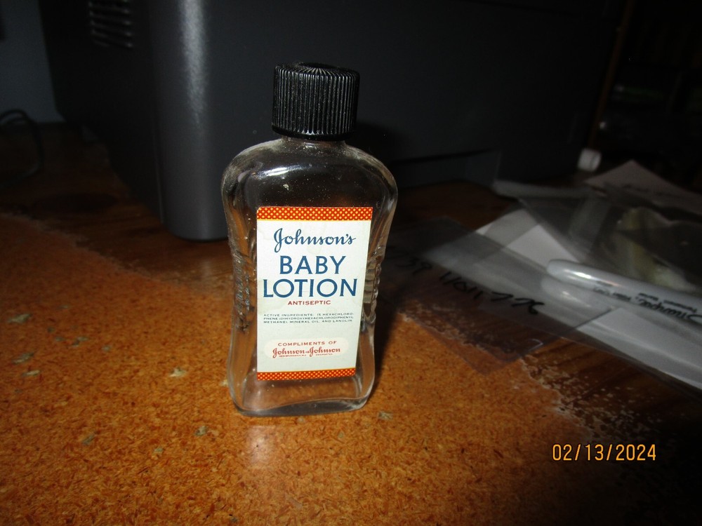 Vintage JOHNSON'S BABY LOTION Glass Bottle  4