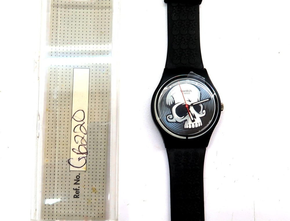 Swatch SKULLING TIME GB220 NOS 2004 Treasure Hunt Watch with Case