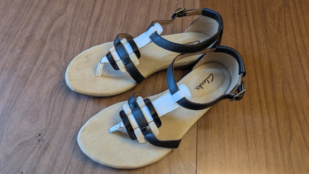 Excellent CLARKS Black & White Leather Strappy Sandals 6 1/2