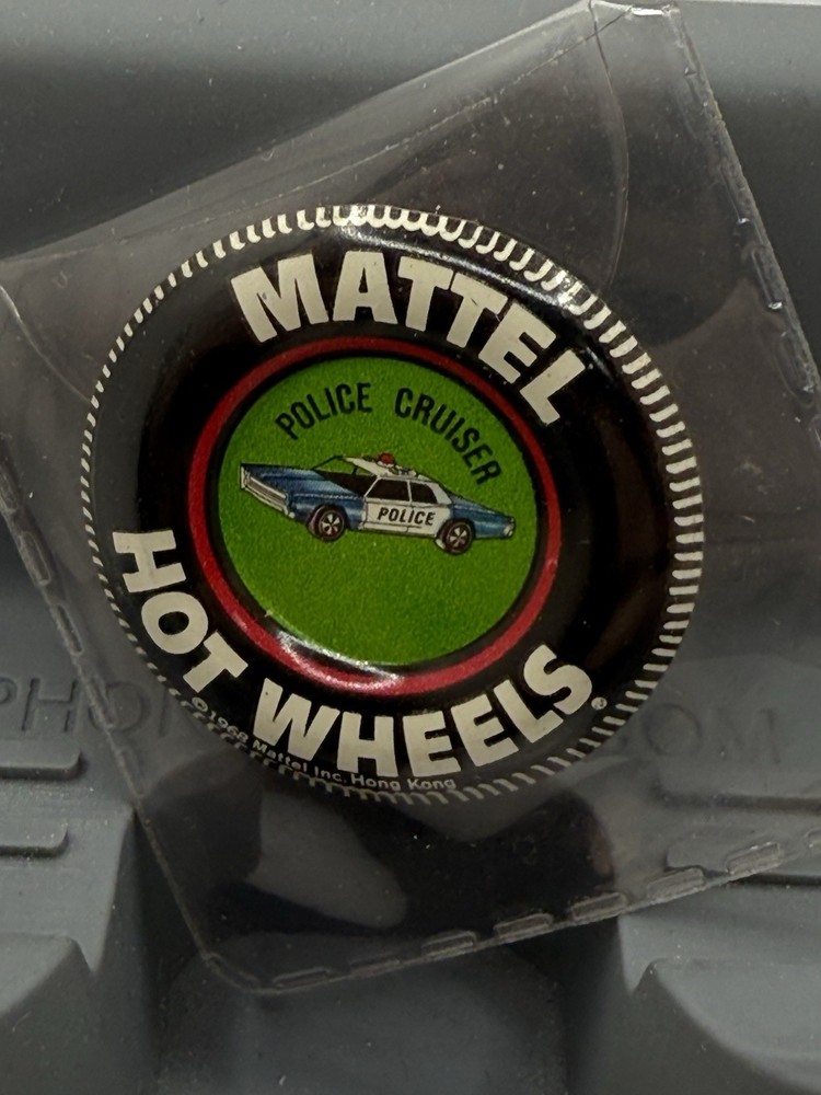 ORIGINAL VINTAGE 1968 HOT WHEELS METAL TIN BADGE POLICE CRUISER