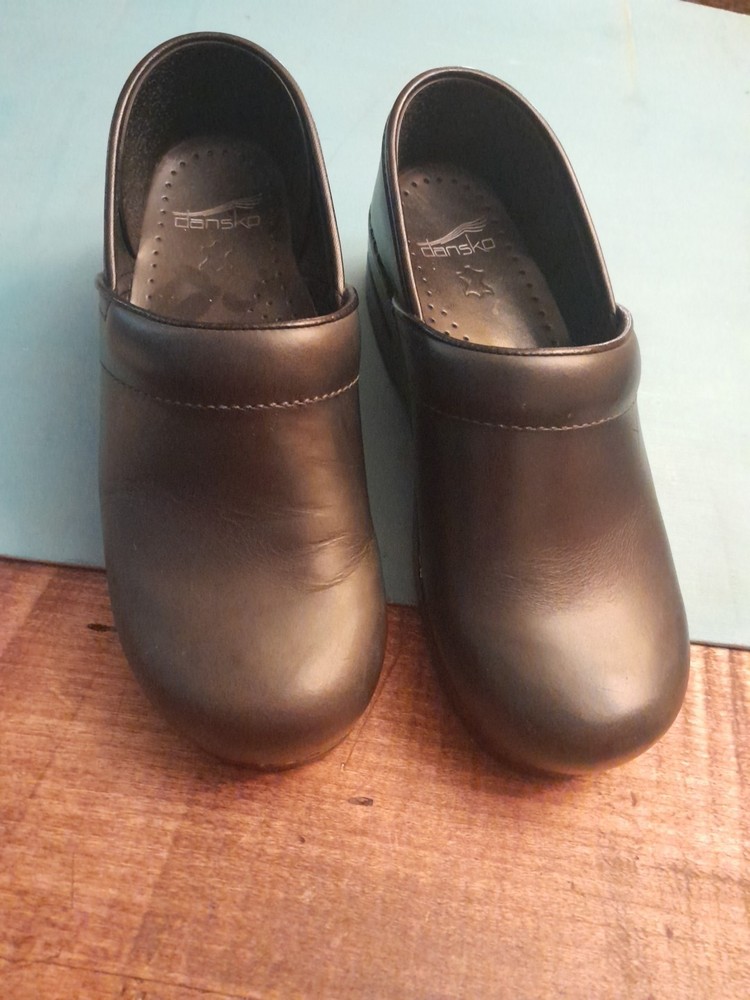 Dansko Black Leather Clogs Size 38 EU / 7.5-8 US Slip Resistant Nursing