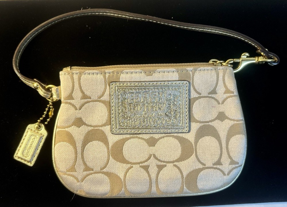 COACH POPPY CLUTCH Wristlet Wallet