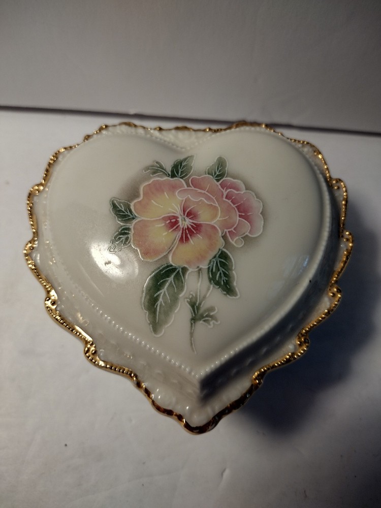 Heritage House Fine Porcelain Jewelry or Ring Dish with Lid 3.5x3.5x2 Inches