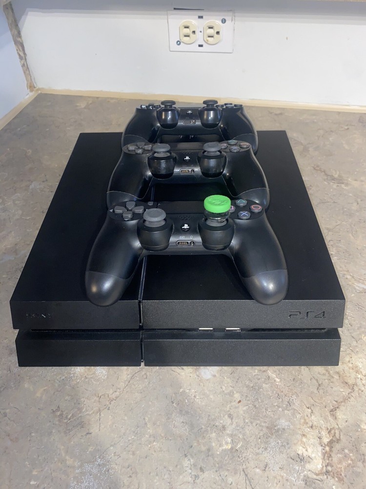 playstation 4 Slim console, 3 Controllers, HDMI , Plug bundle used