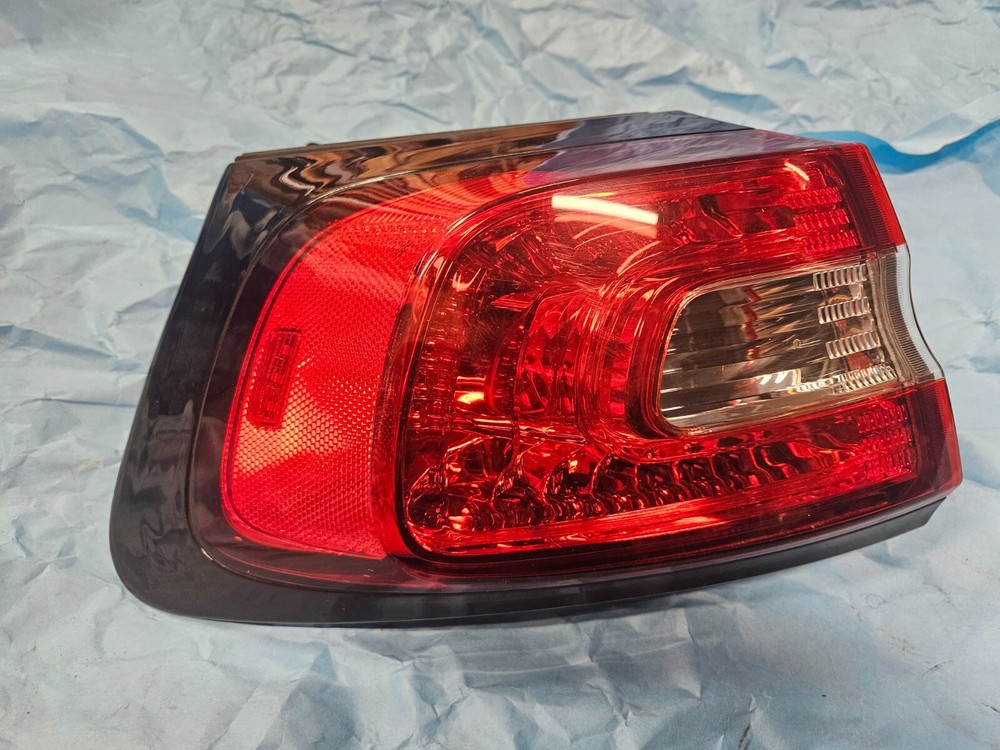 2014-2018 JEEP CHEROKEE LH TAIL LIGHT - 68102907AF OEM