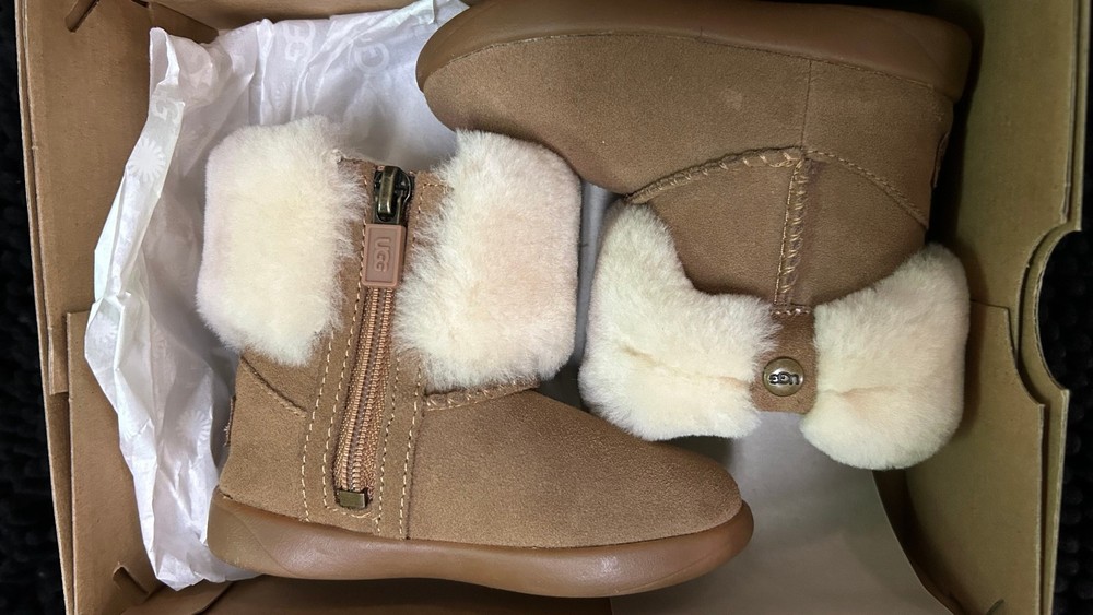 Ugg Ramona Boot for Toddler, size 6, Female, Brown, New In Box-FREE SHIPPING