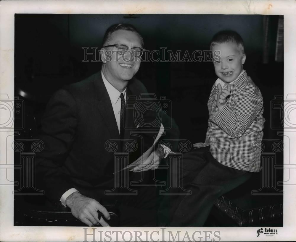 1964 Press Photo Mayor Ralph Locher & Jerry Erlings for Retarded Child Week