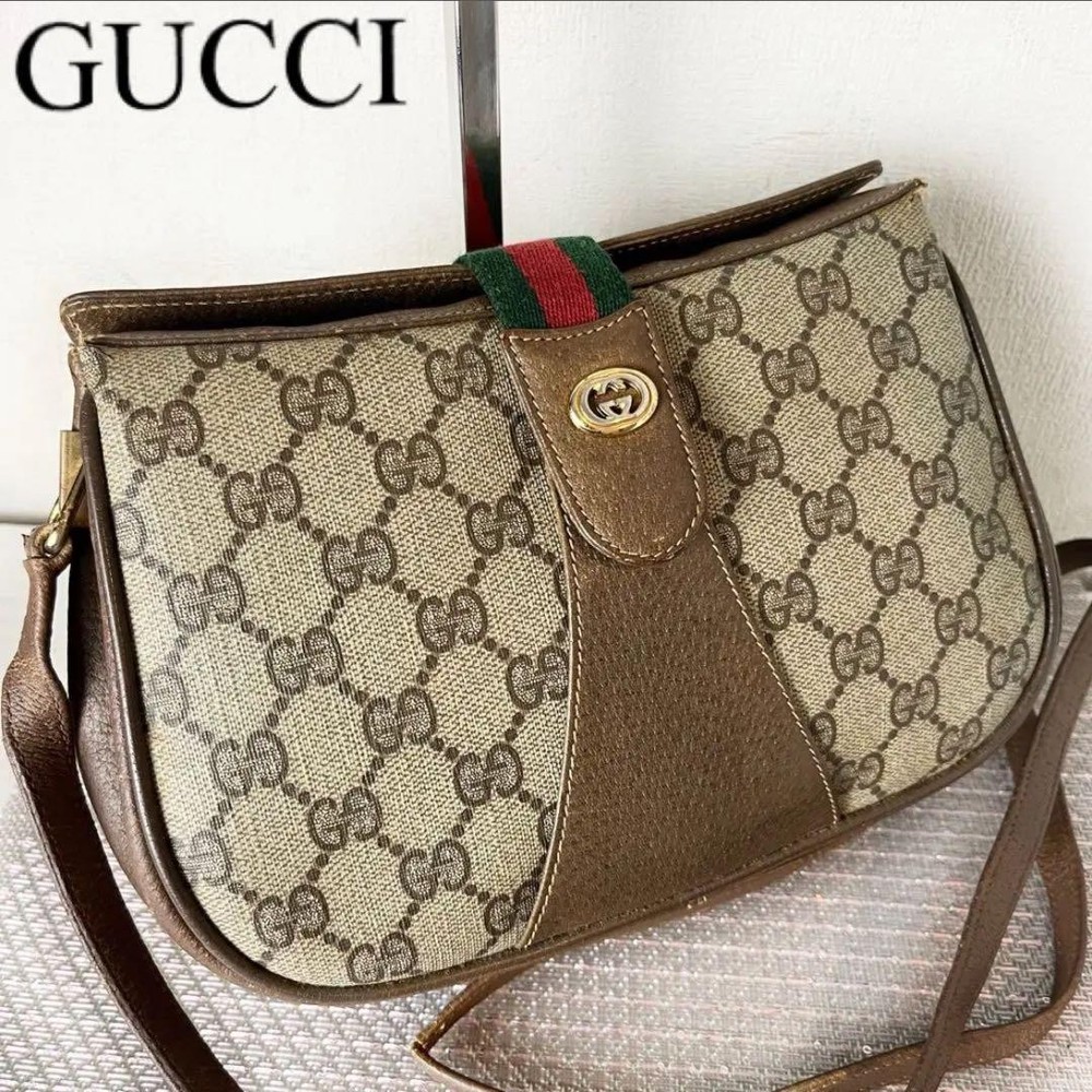 Gucci GG Sherry Shoulder Bag in Leather with Gold Hardware Near Mint Condition Authentic