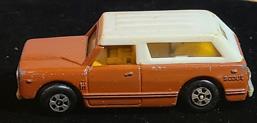 Ertl - International Harvester Scout #1752 (Fun Truckin' Series) W/Flat Tire