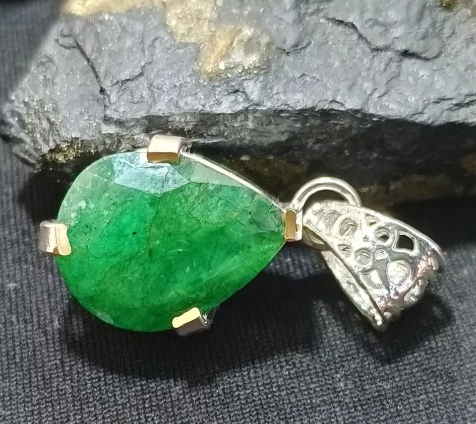 Natural 40+ Ct Certified Green Emerald Loose Gemstone in 925 Solid Silver Pendant