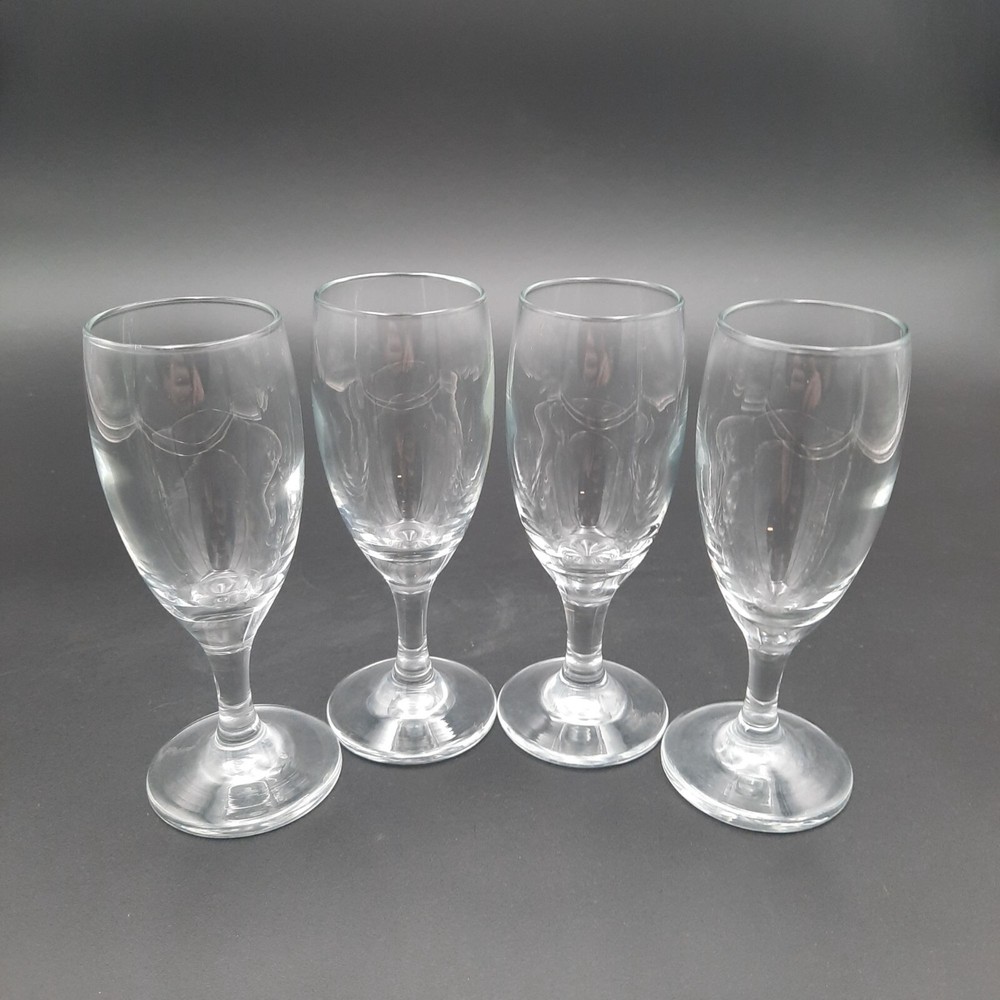 Set Of 4 Vintage Clear Wine Glasses Unbranded