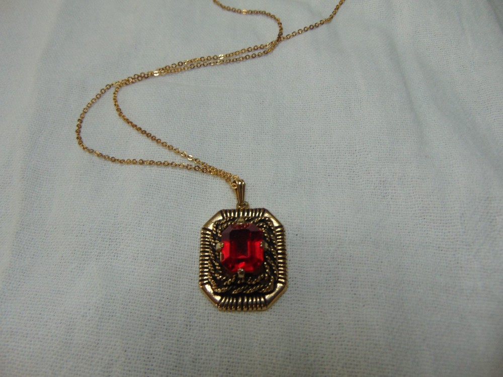 vintage Sarah Coventry signed red crystal antiqued goldplated pendant necklace
