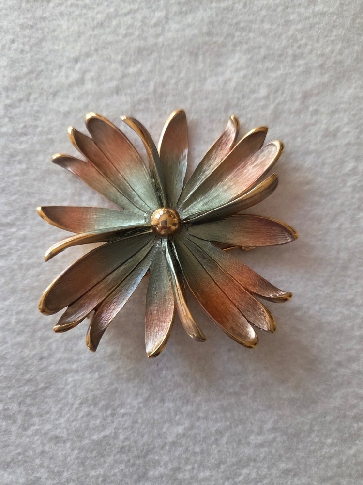 BROOCH Pearlescent Metal Flower Daisy Pink Green Vintage