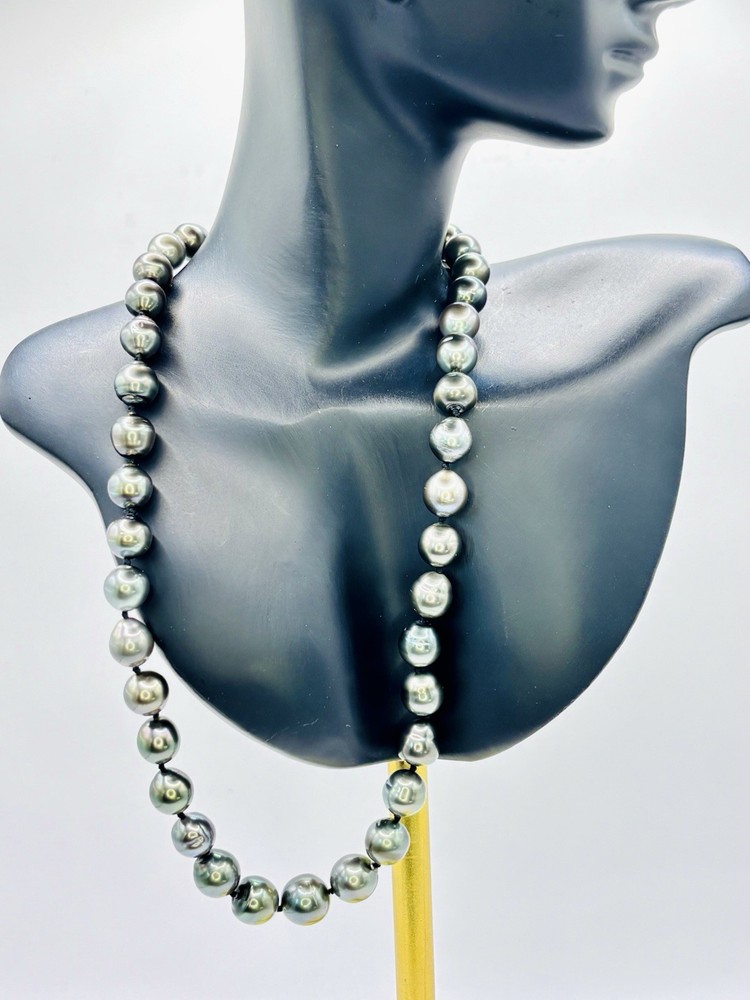 Graduated Tahitian Pearl Necklace 9–11.4mm with 18k Gold Clasp, 45cm