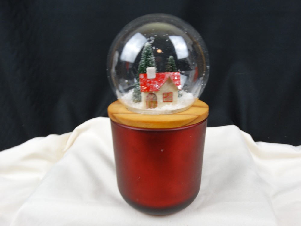 Members Mark Snow Globe Candle with Festive Decor-image