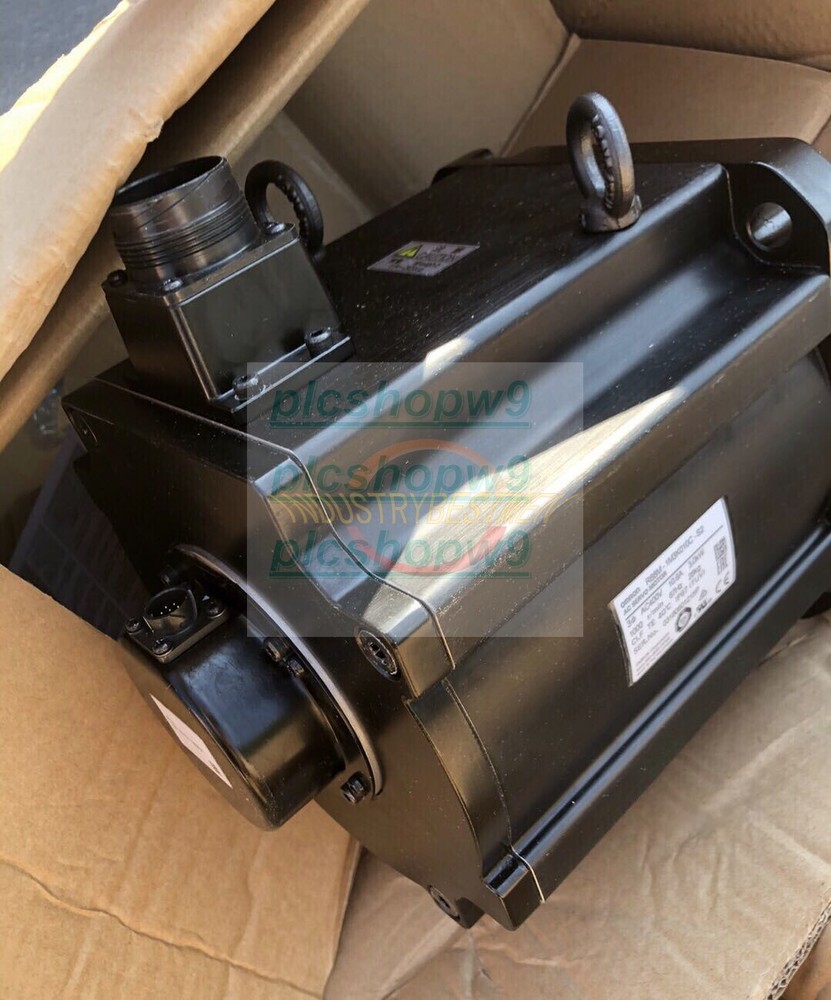 1PC NEW Omron servo motor R88M-1M3K010C-S2