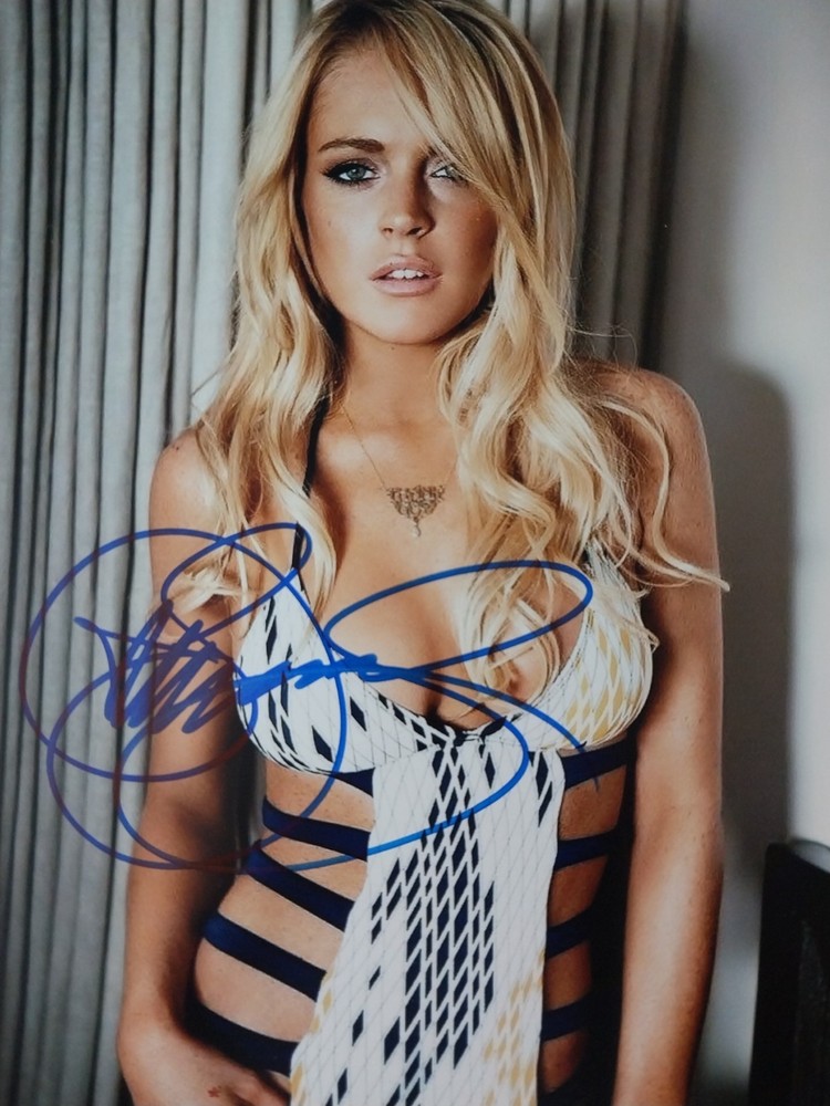 Lindsay Lohan Signed 8x10 Photo with LOA Authentic Matte Finish