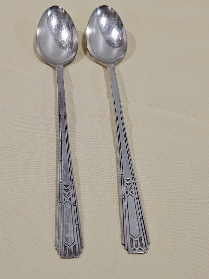 Oneida Community Friendship Medality 1932 Tudor Plate Iced Tea spoons set of 2