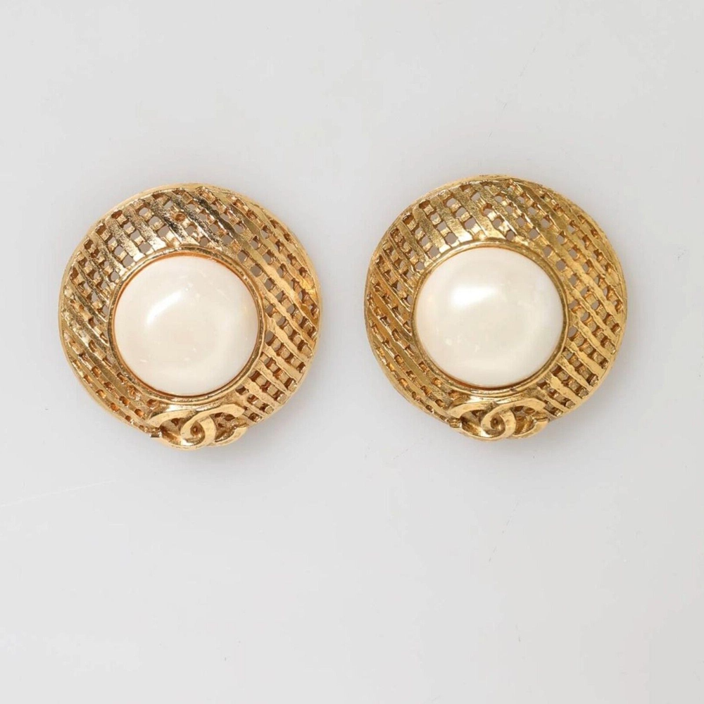 CHANEL CC Pearl Studs Earrings Clip-On 94P Gold Plated Made in France With Box