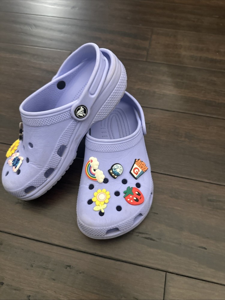Crocs Classic Clog in Mystic Purple Juniors Size J2 Lightly worn With Charms