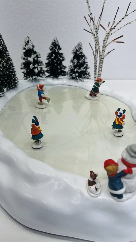 Dept 56 Village Animated  “Skating Pond” 52299 Retired Works Excellent !