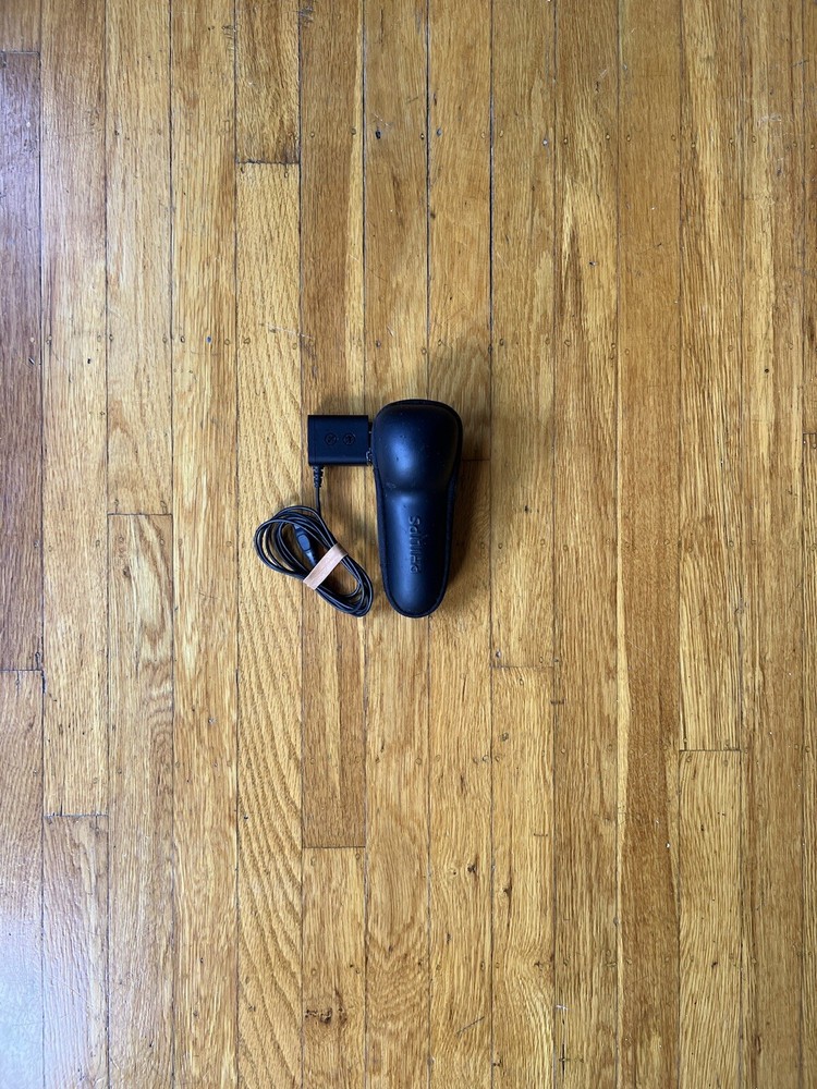 Philips Norelco AT880 Electric Razor Aquatec Wet Dry Shaver W/ Case & Charger