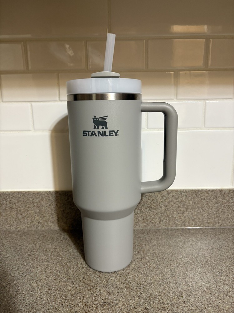 40oz FlowState™ Quencher H2.0 Tumbler in Sleek Gray