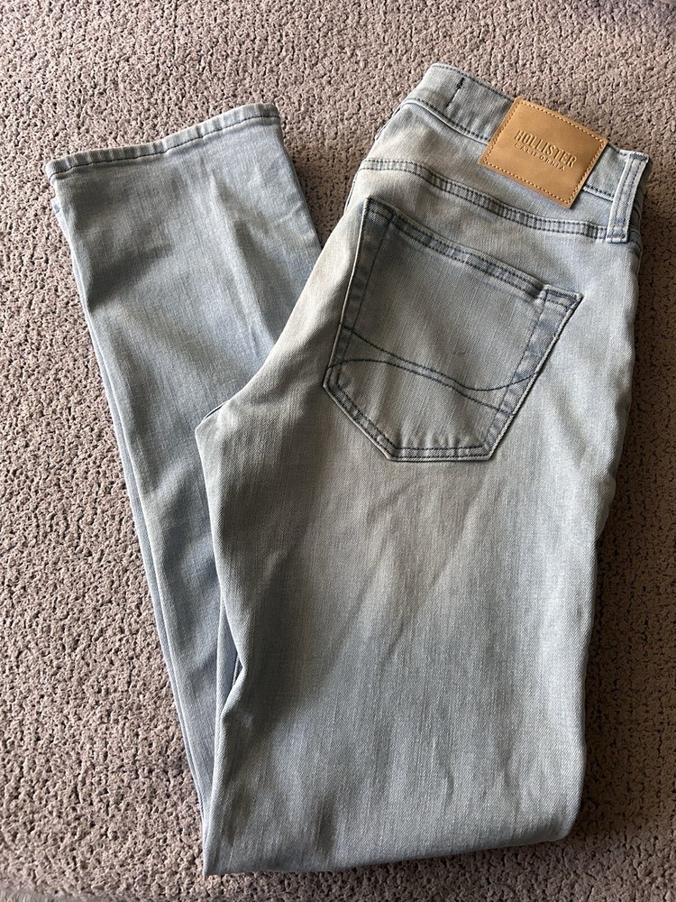 hollister jeans men - 30x32 (NEVER WORN) Distressed On The Front