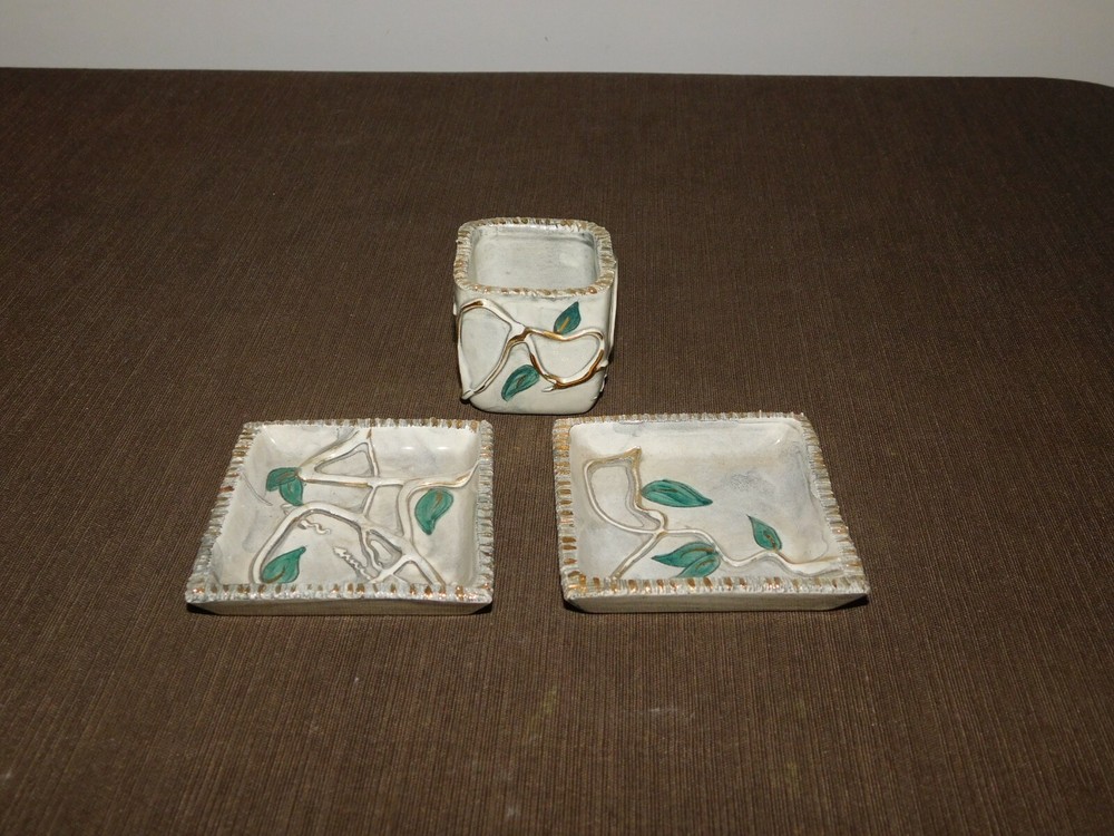 VINTAGE PAT & COVEY STEWART LAGUNA BEACH HANDMADE 3 PC TRAYS & CUP SET
