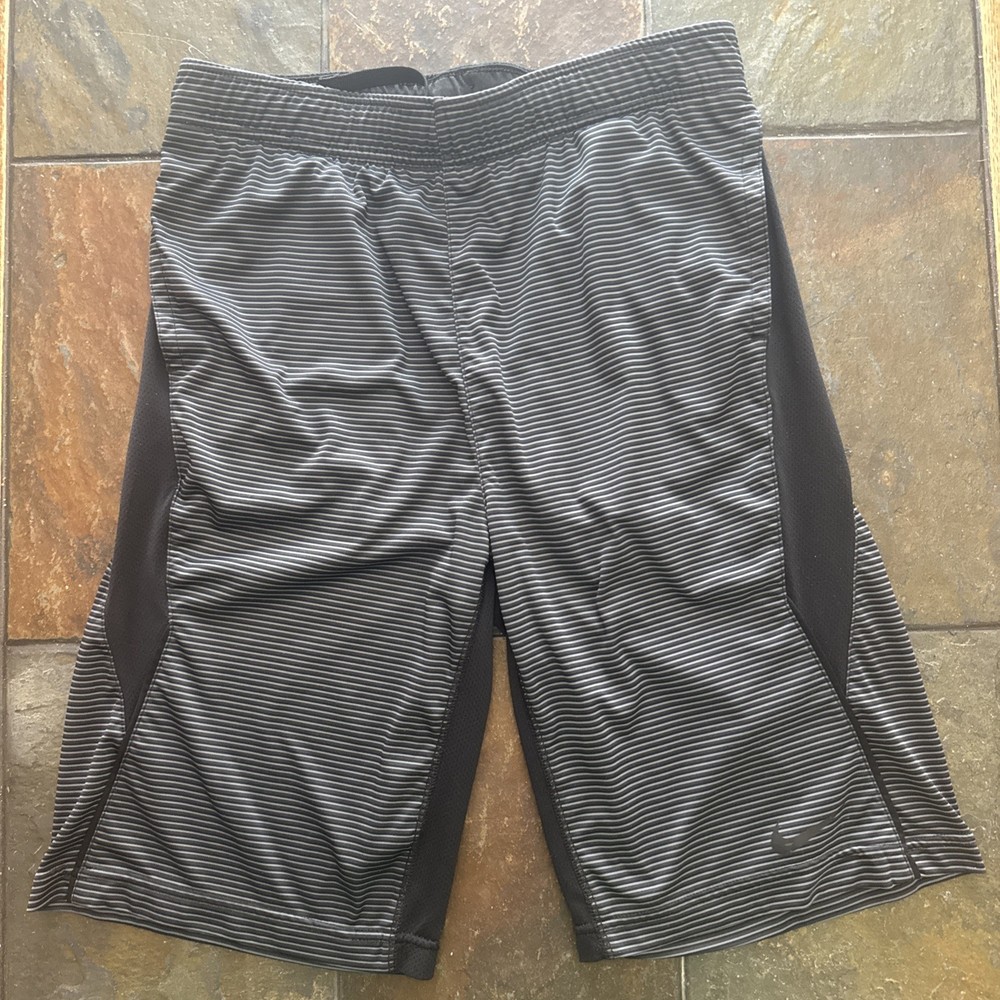 Nike Men's Gray& Black Striped  Dri-FIT Athletic Shorts Sz Large. 9” Inseam EUC