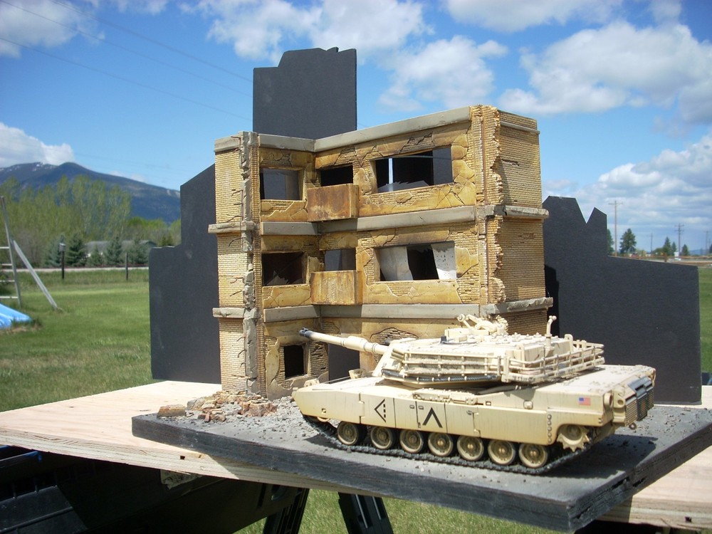 Dioramas Plus DP12 3 Story Apartment 1/35 + $25 60 pc detail set n/c!