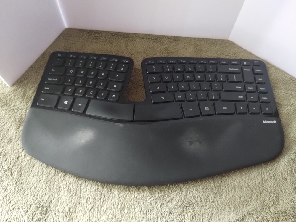 Microsoft Sculpt Ergonomic Keyboard 1559 Wireless without Dongle or Mouse