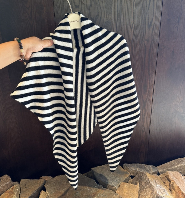 100% wool long scarf 174 * 72cm warm triangle scarf knitted scarf.