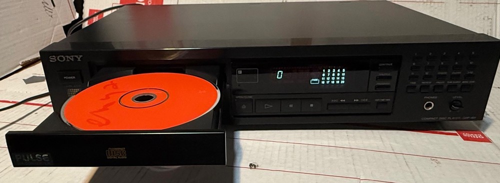 VINTAGE  SONY CDP-491 CD PLAYER - HIGH DENSITY LINEAR CONVERTOR  MADE IN JAPAN!!