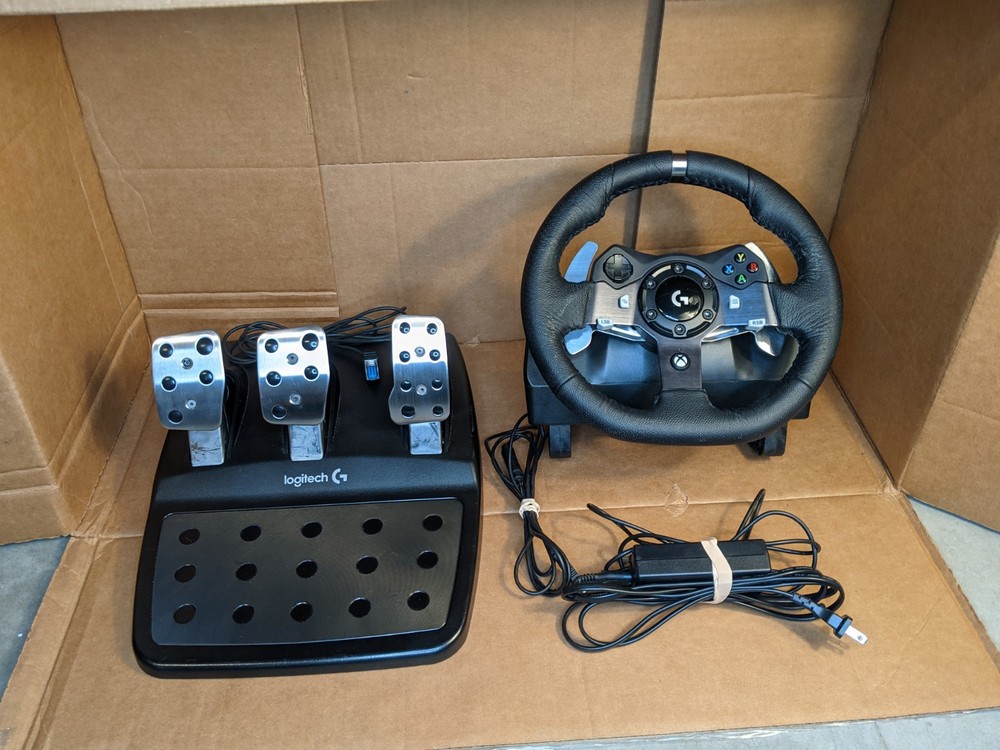 Logitech G920 Driving Force Racing Wheel & Pedals Bundle For XBOX One S/X & PC
