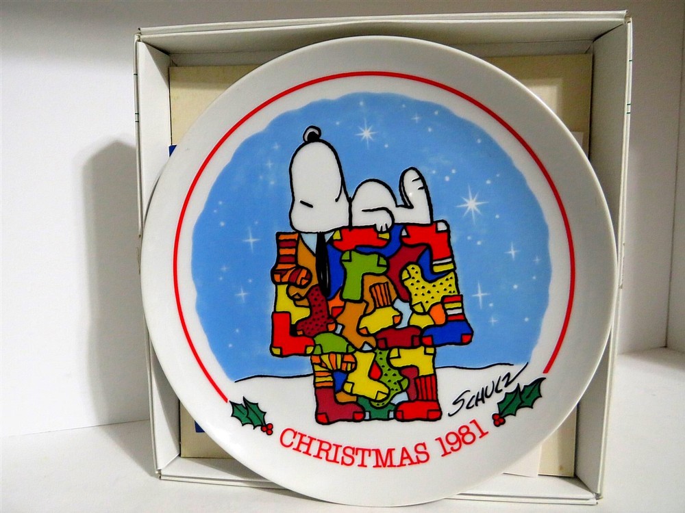 Vintage 1981 Snoopy Peanuts Charlie Brown Schmid Porcelain Christmas Plate